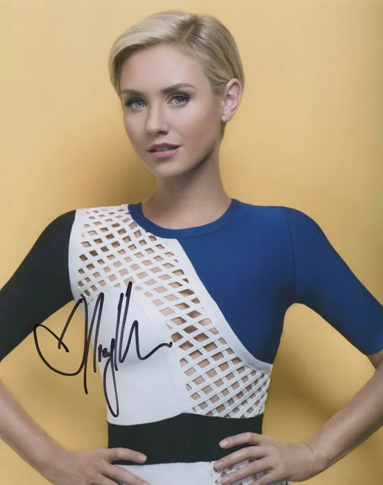 Nicky Whelan autograph