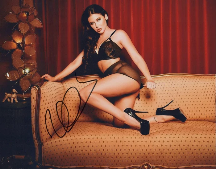 Renee Olstead autograph