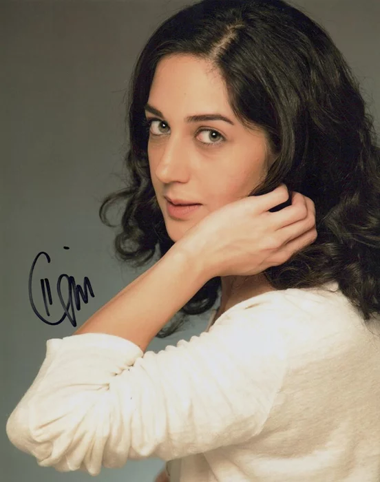 Zar Amir-Ebrahimi autograph