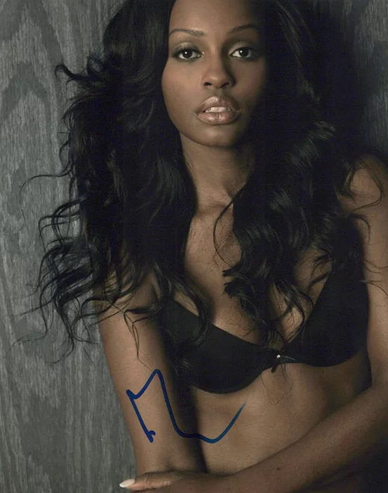 Maryam Basir autograph