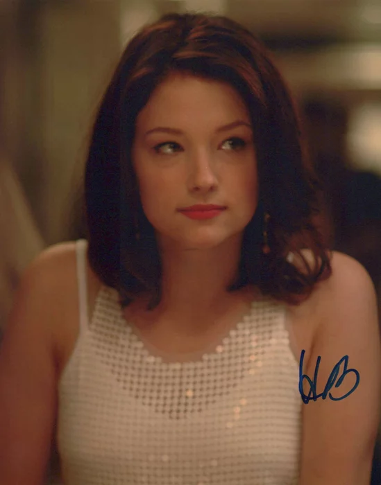Haley Bennett autograph