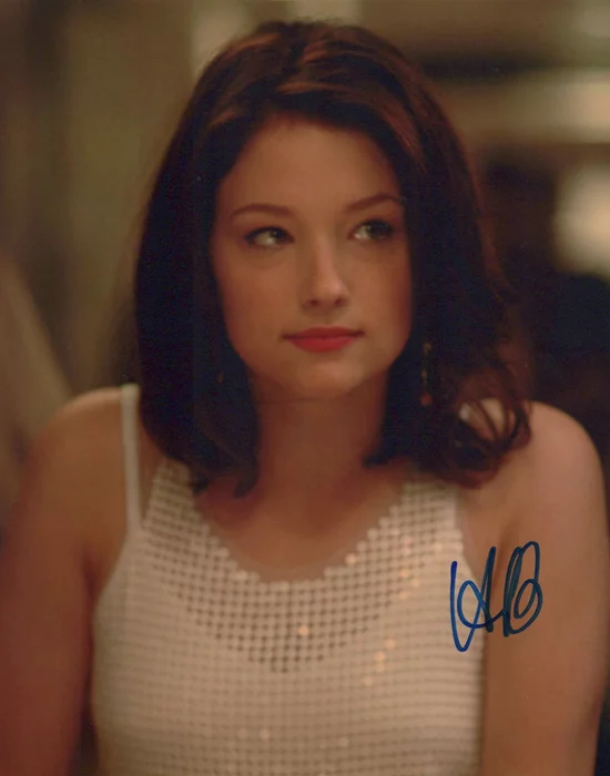 Haley Bennett autograph