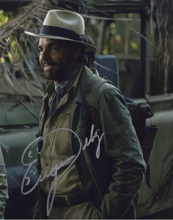 Eugenio Derbez autograph