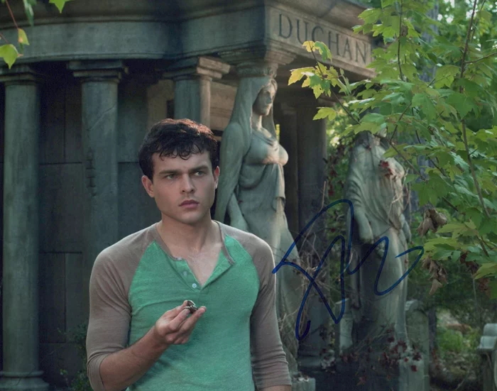 Alden Ehrenreich autograph