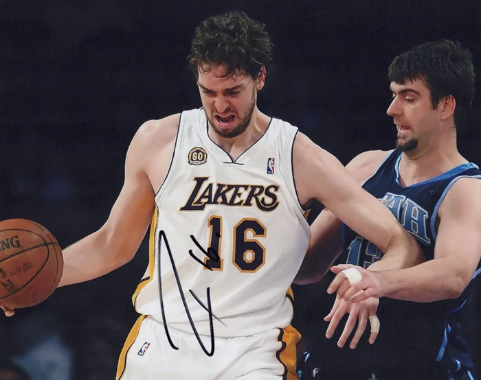 Pau Gasol autograph