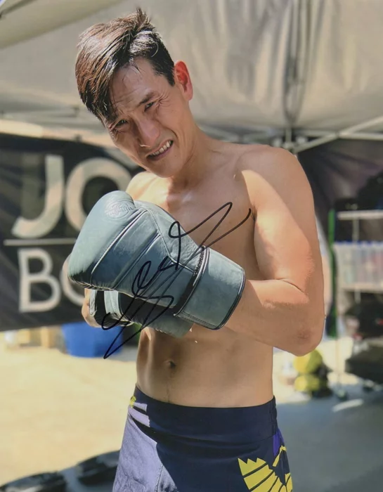 Lanny Joon autograph