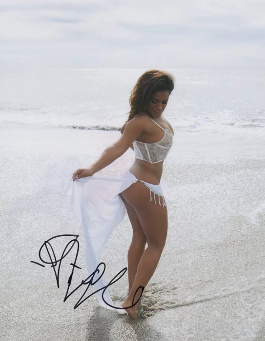 Vivian Lamolli autograph
