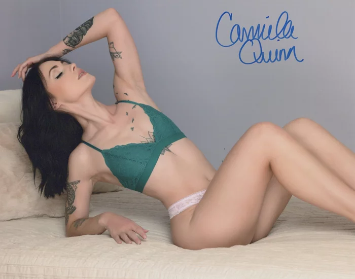 Camila Quinn autograph