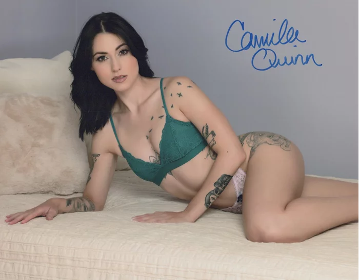 Camila Quinn autograph