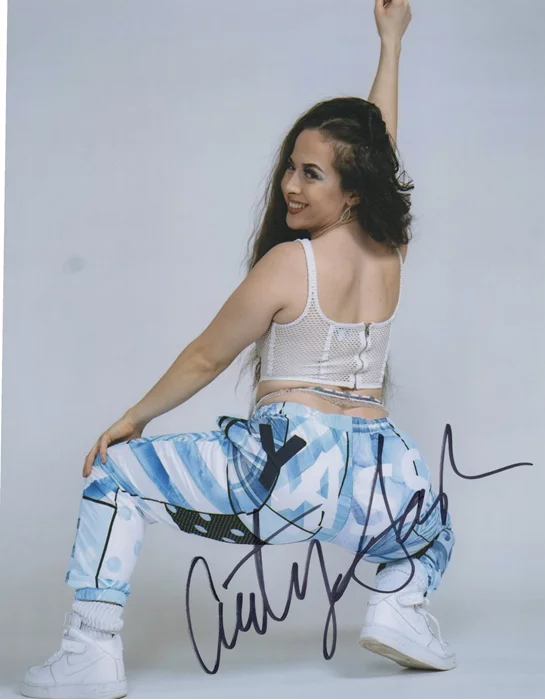 Courtney Sanderson autograph