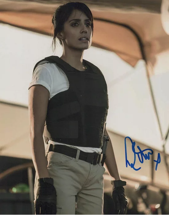 Ritu Arya autograph