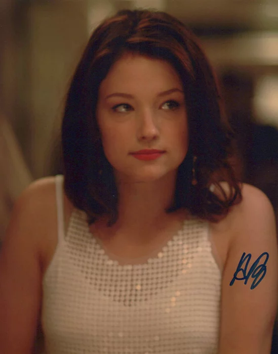 Haley Bennett autograph