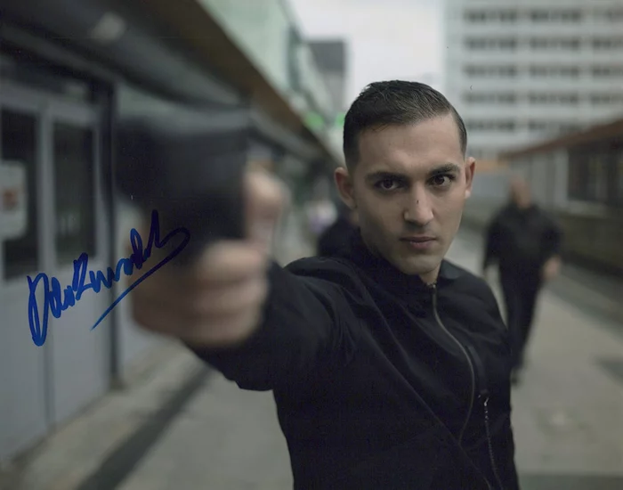 Dali Benssalah autograph