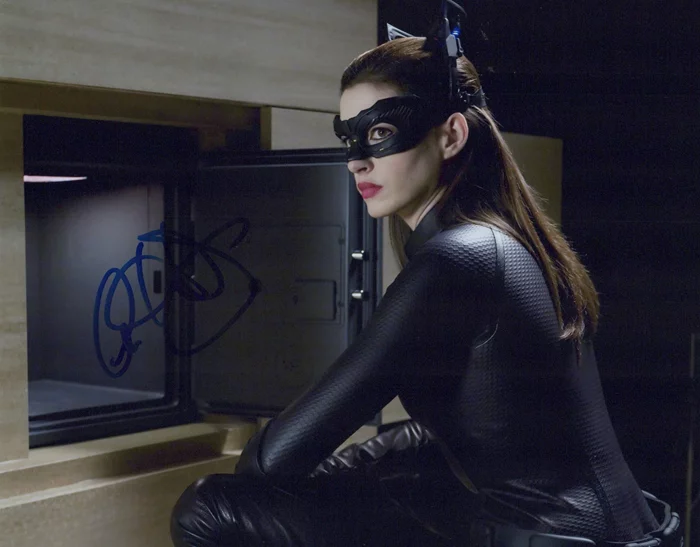 Anne Hathaway autograph