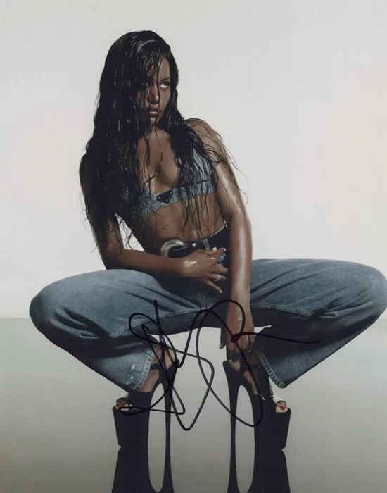 Taylour Paige autograph