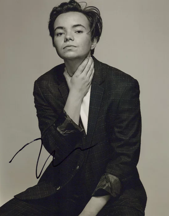 Zoe Terakes autograph