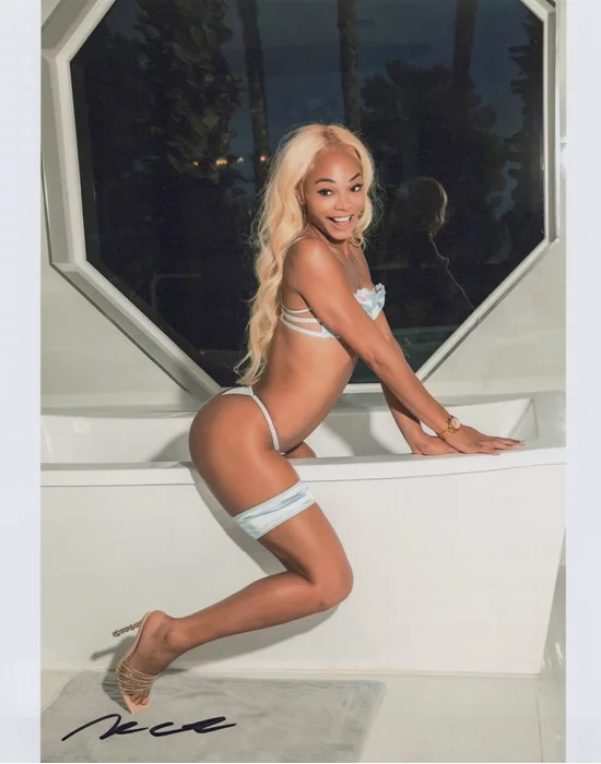 Jasmine Davis autograph