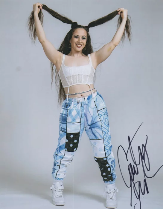 Courtney Sanderson autograph
