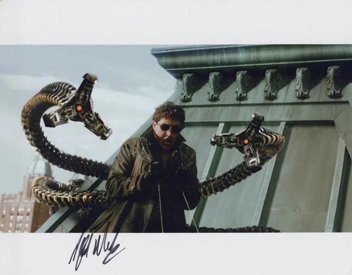 Alfred Molina autograph