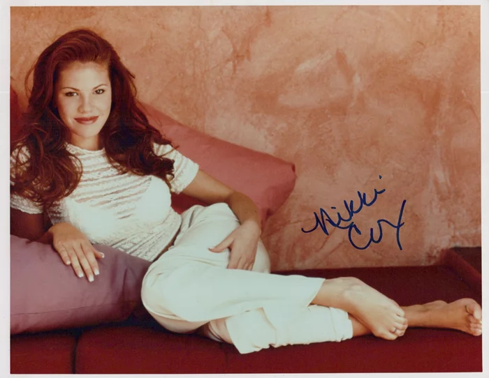 Nikki Cox autograph