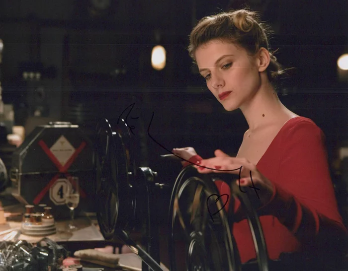 Melanie Laurent autograph