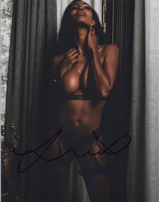 Linda Steadman autograph