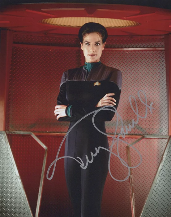 Terry Farrell autograph