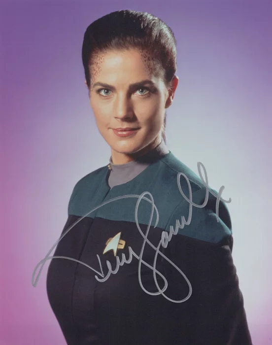 Terry Farrell autograph