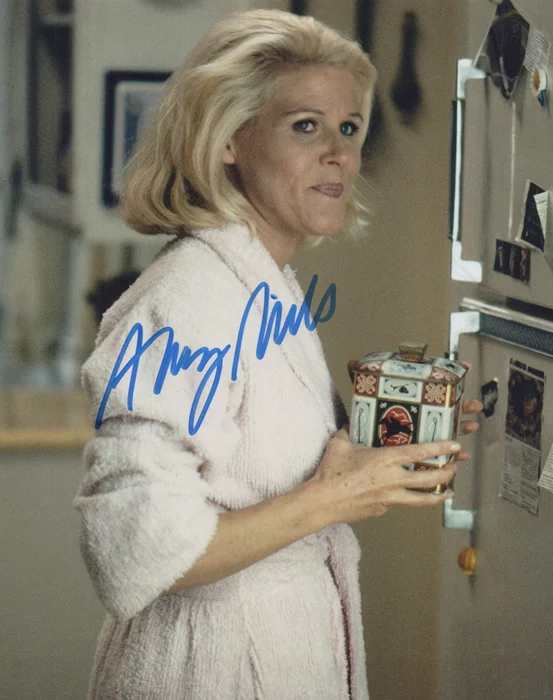 Alley Mills autograph