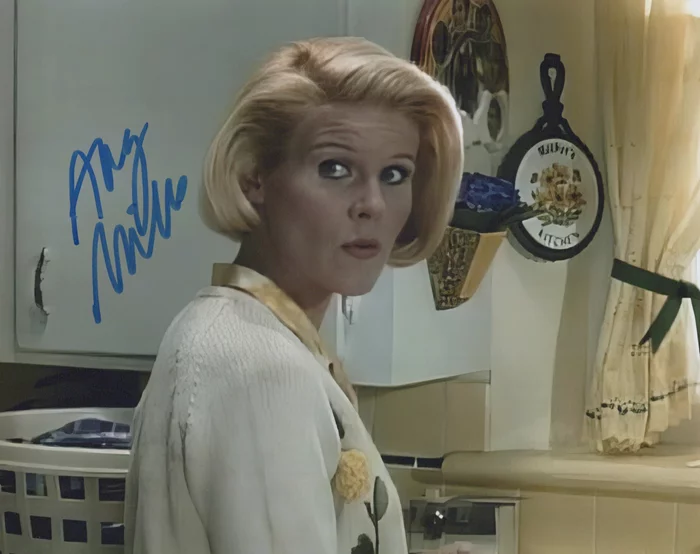 Alley Mills autograph