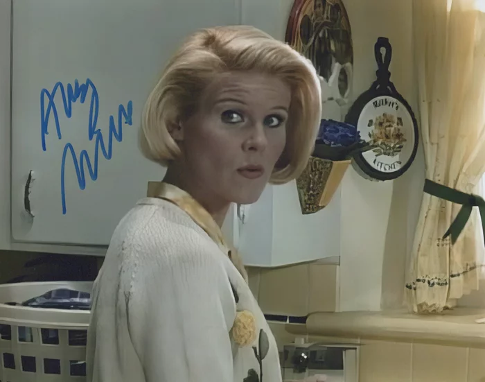 Alley Mills autograph