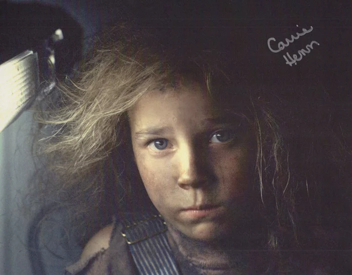 Carrie Henn autograph