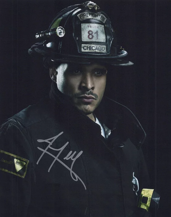 Joe Minoso autograph