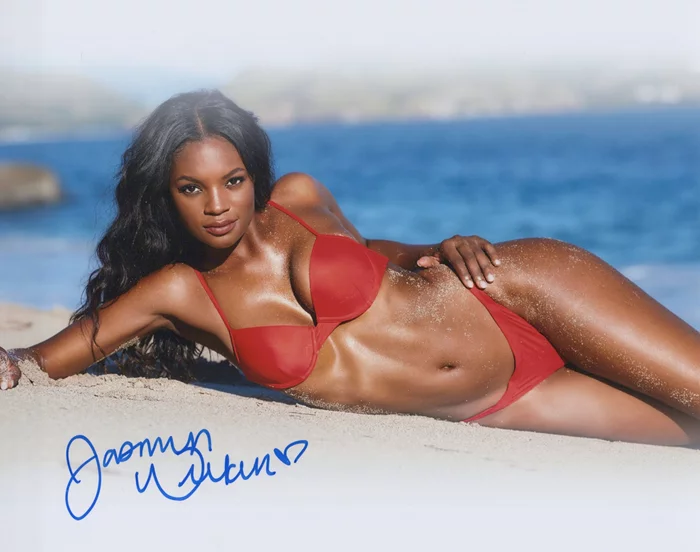 Jasmyn Wilkins autograph