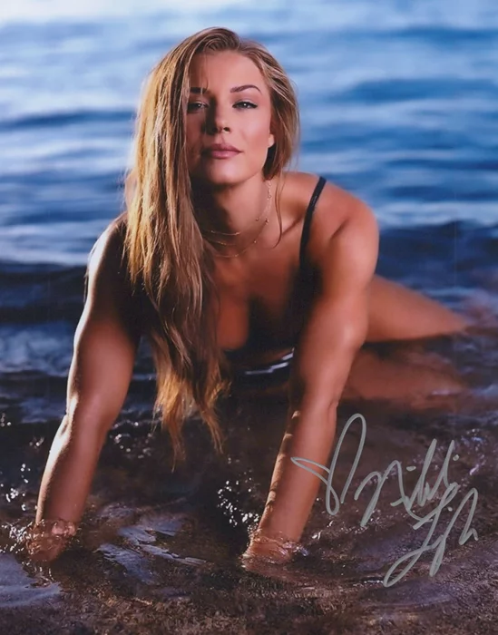 Nikki Leigh autograph
