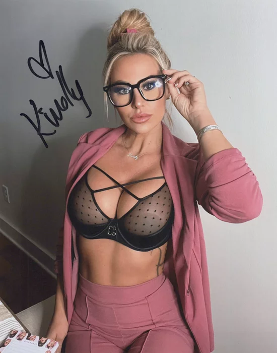Kindly Myers autograph
