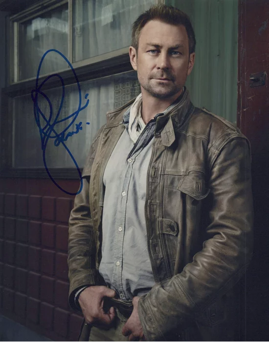 Grant Bowler autograph