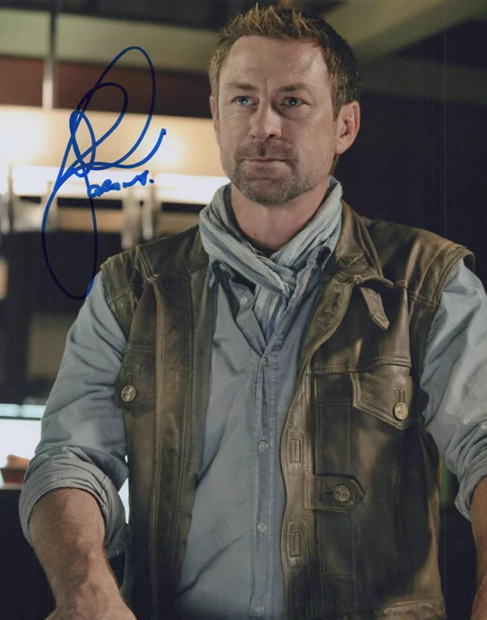 Grant Bowler autograph