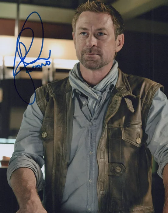 Grant Bowler autograph