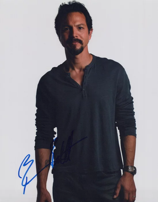Benjamin Bratt autograph
