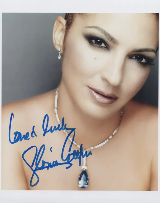 Gloria Estefan autograph