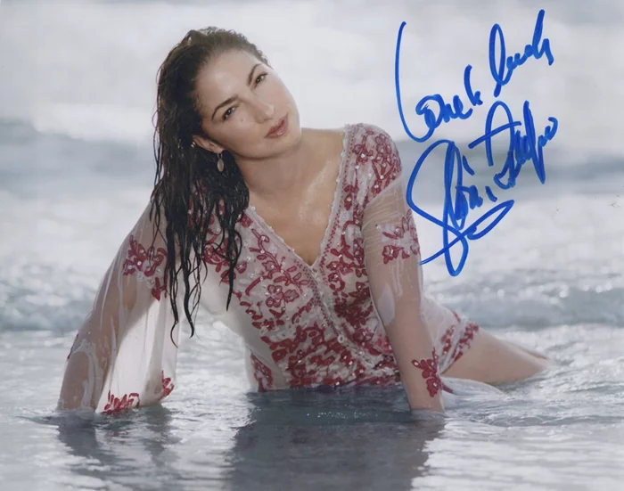 Gloria Estefan autograph