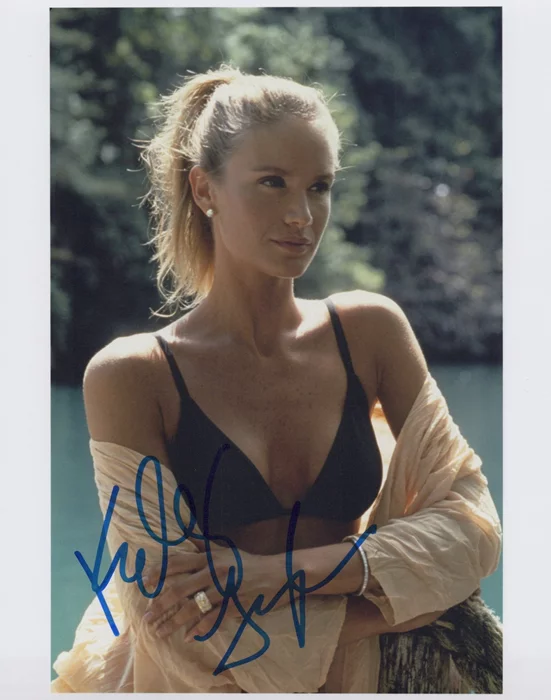 Kelly Lynch autograph