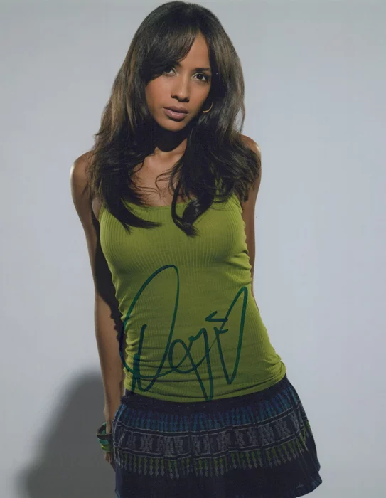 Dania Ramirez autograph