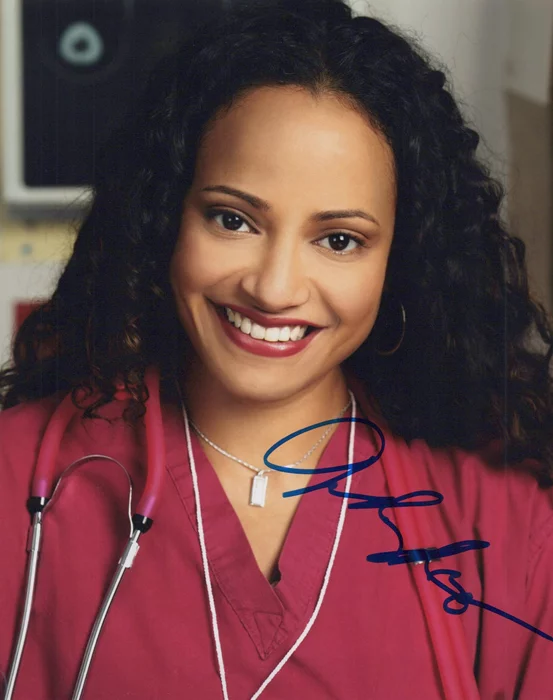 Judy Reyes autograph