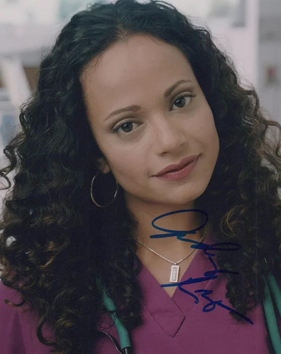 Judy Reyes autograph
