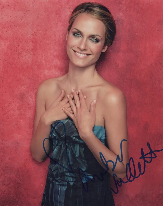 Amber Valletta autograph