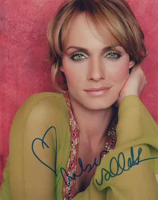 Amber Valletta autograph
