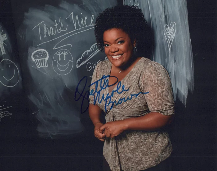 Yvette Nicole Brown autograph
