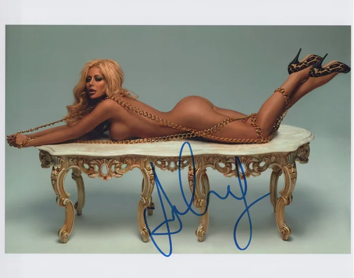 Aubrey O'Day autograph